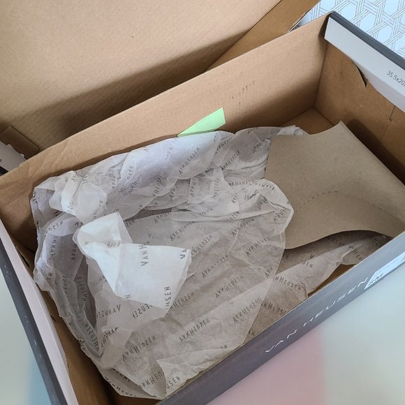 NWT Van Heusen 8M 'Drive-on' Style Brown Men's Shoes - Picture 9 of 10